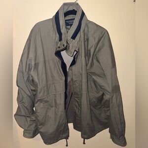 Roundtree & Yorke Gray tan and Navy Windbreaker
